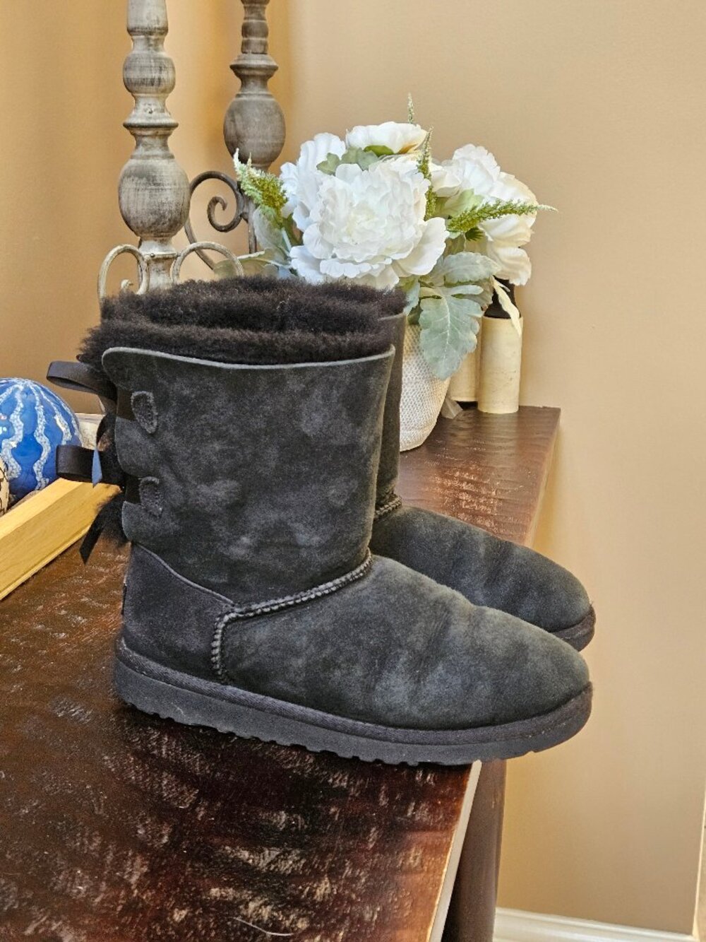 UGG Youth/Women's Bailey Bow II Boots, Black, Sz 4
